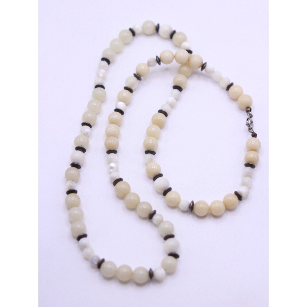 Vintage 1960-70'S Lustrous Mother Of Pearl & Agate Beaded Necklace
